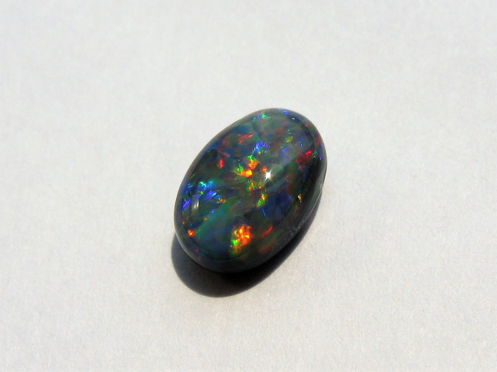 天然ルース　ブラックオパール5.1ct 遊色　虹色　カボションカット　裸石